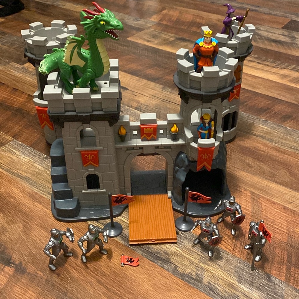 Lakeshore Kingdom Castle Play Set